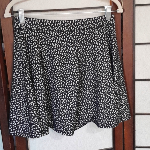 Mossimo Large Black & White Abstract Polka-dot Mini Skater Skirt - Picture 5 of 5